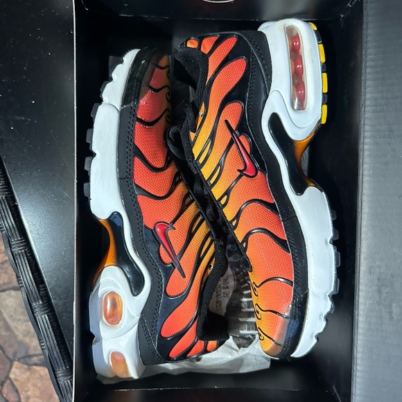 Nike Air Max Plus BV7426-001 Black Orange Red GS  Size 4Y - Picture 8 of 9